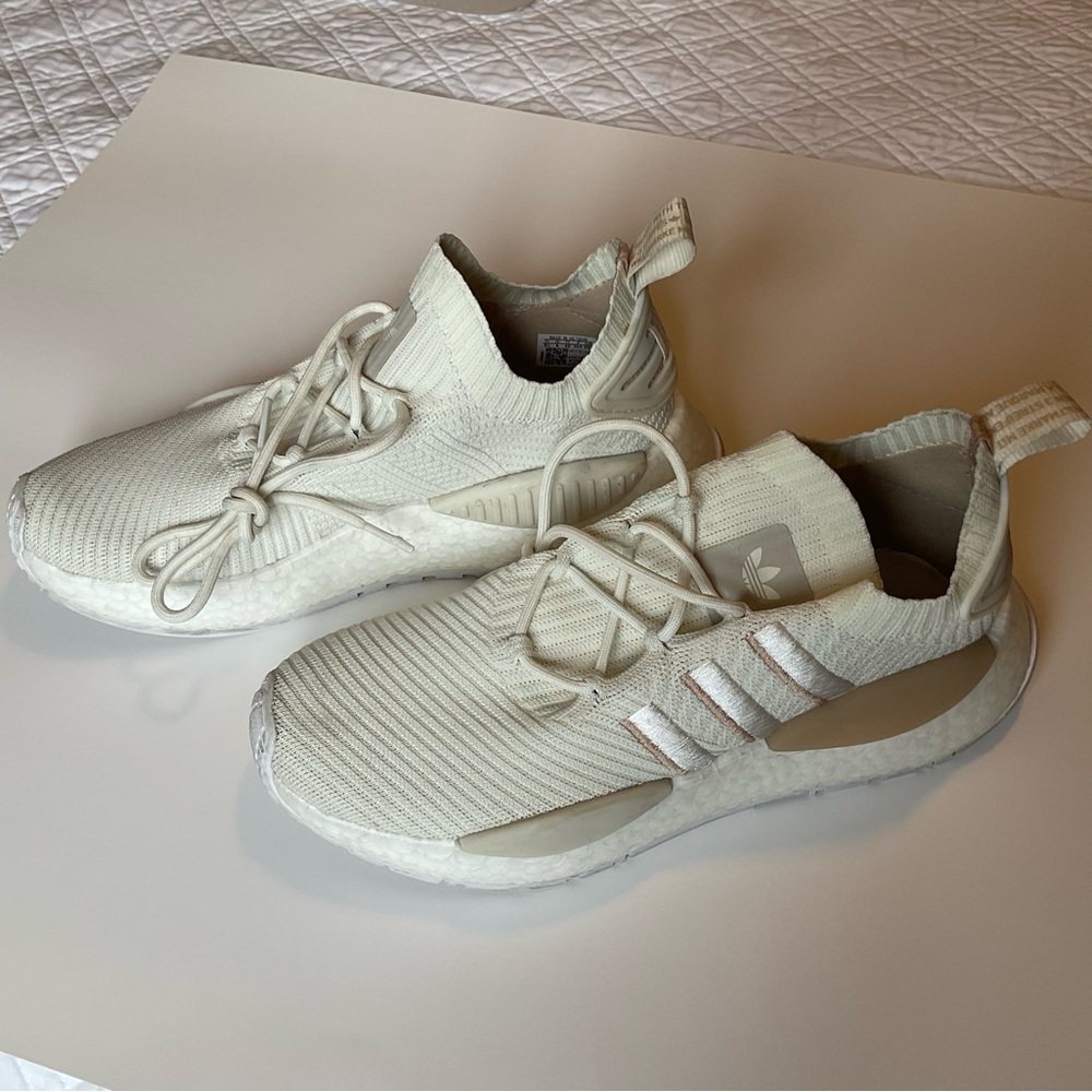 Women’s Adidas runner size 9-1/2.  Cream/beige